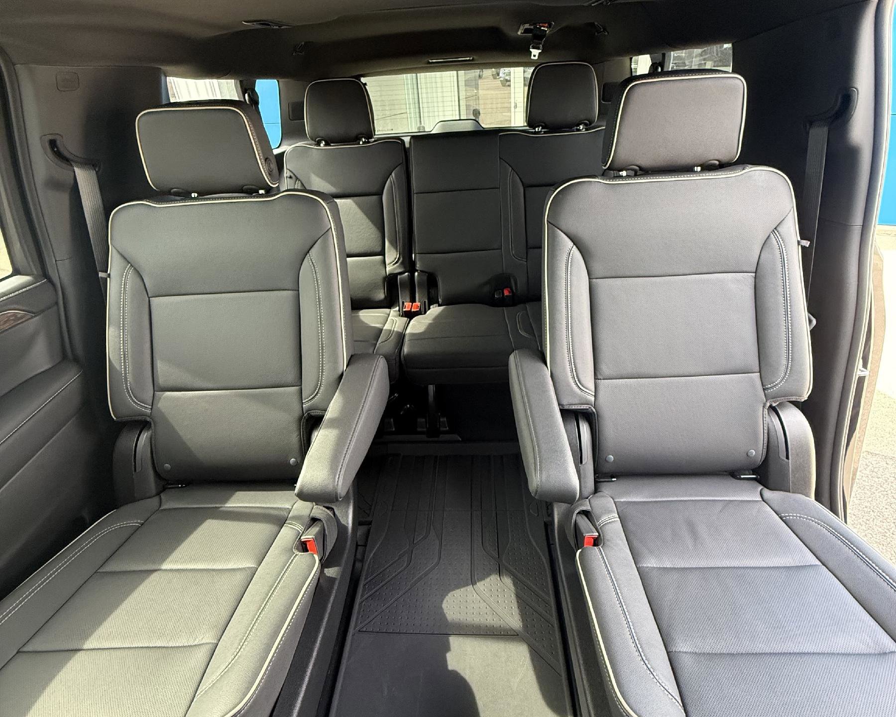 Used 2024 Chevrolet Suburban Premier w/ Premium Package 2 image 18