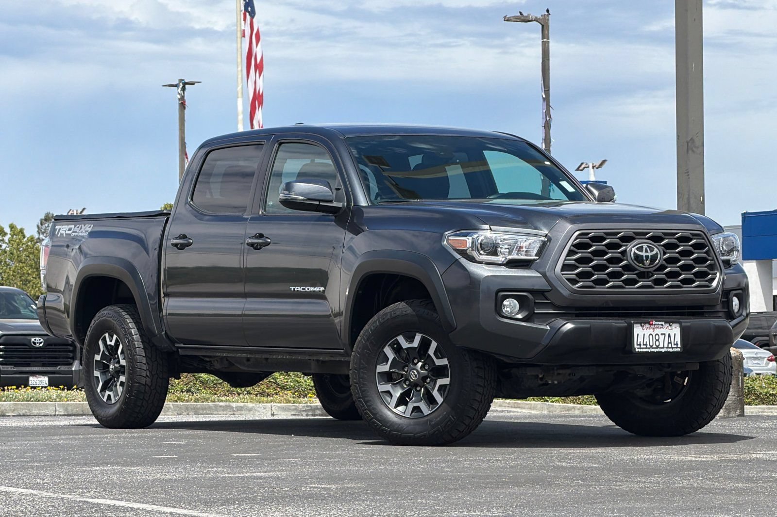 Used 2023 Toyota Tacoma TRD Off-Road w/ Technology Package AWD/4WD image 2