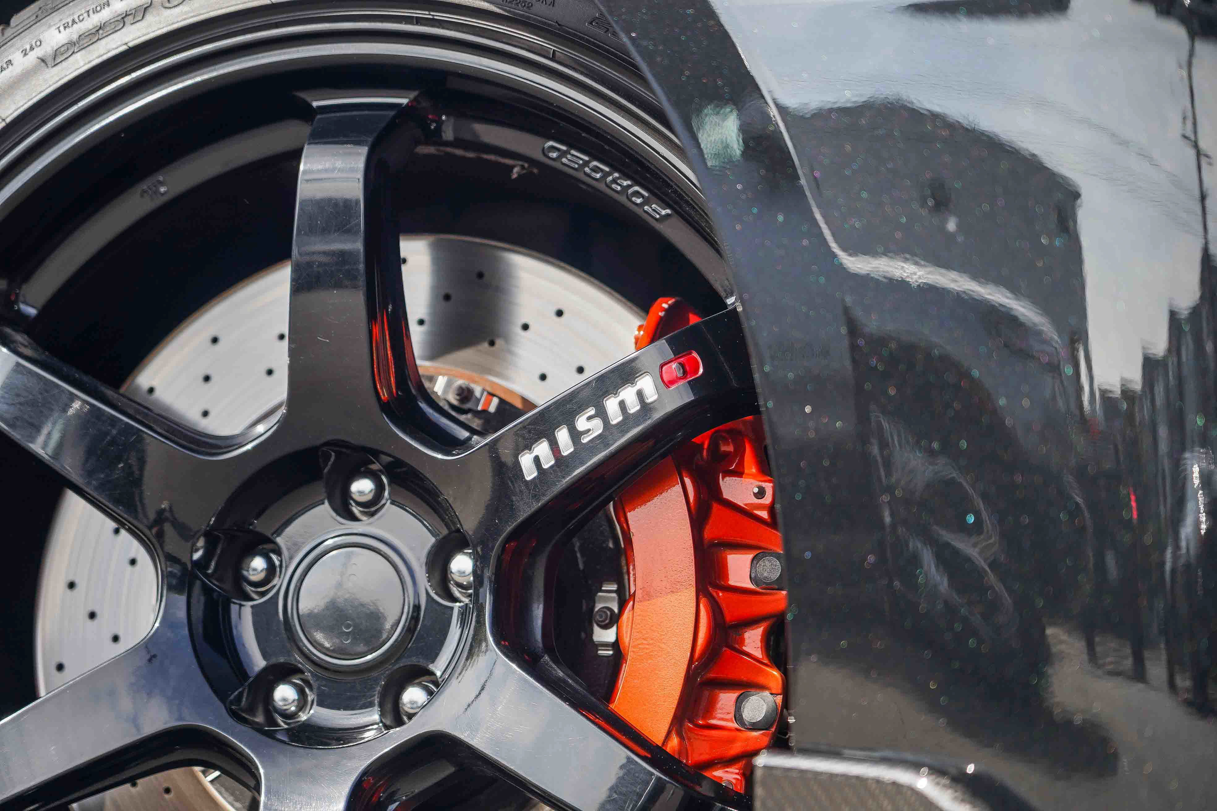 Used 2018 Nissan GT-R NISMO image 6