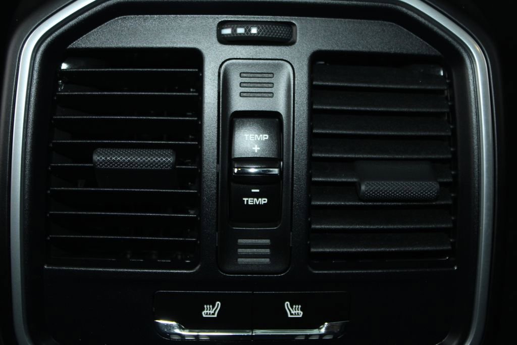 Used 2022 Porsche Macan image 29