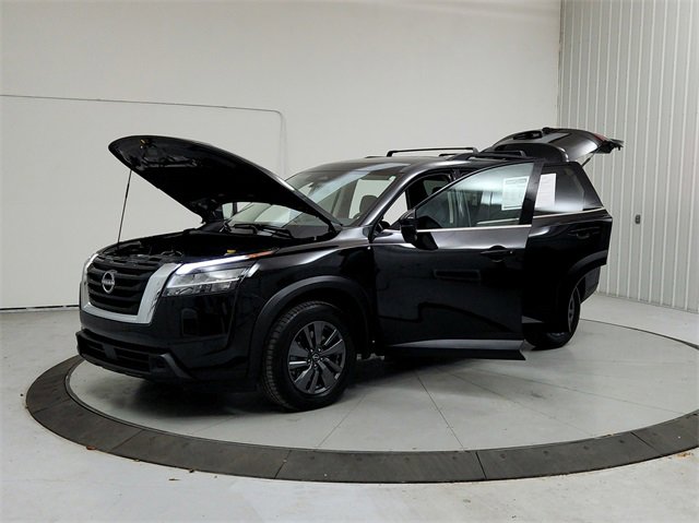 Used 2024 Nissan Pathfinder SV image 11