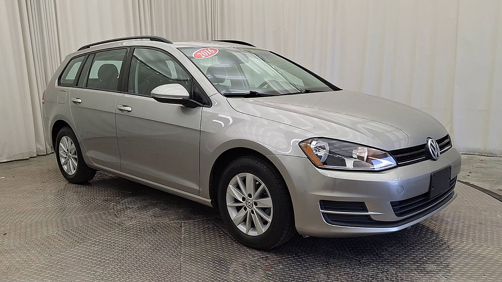 Used 2016 Volkswagen Golf S image 5