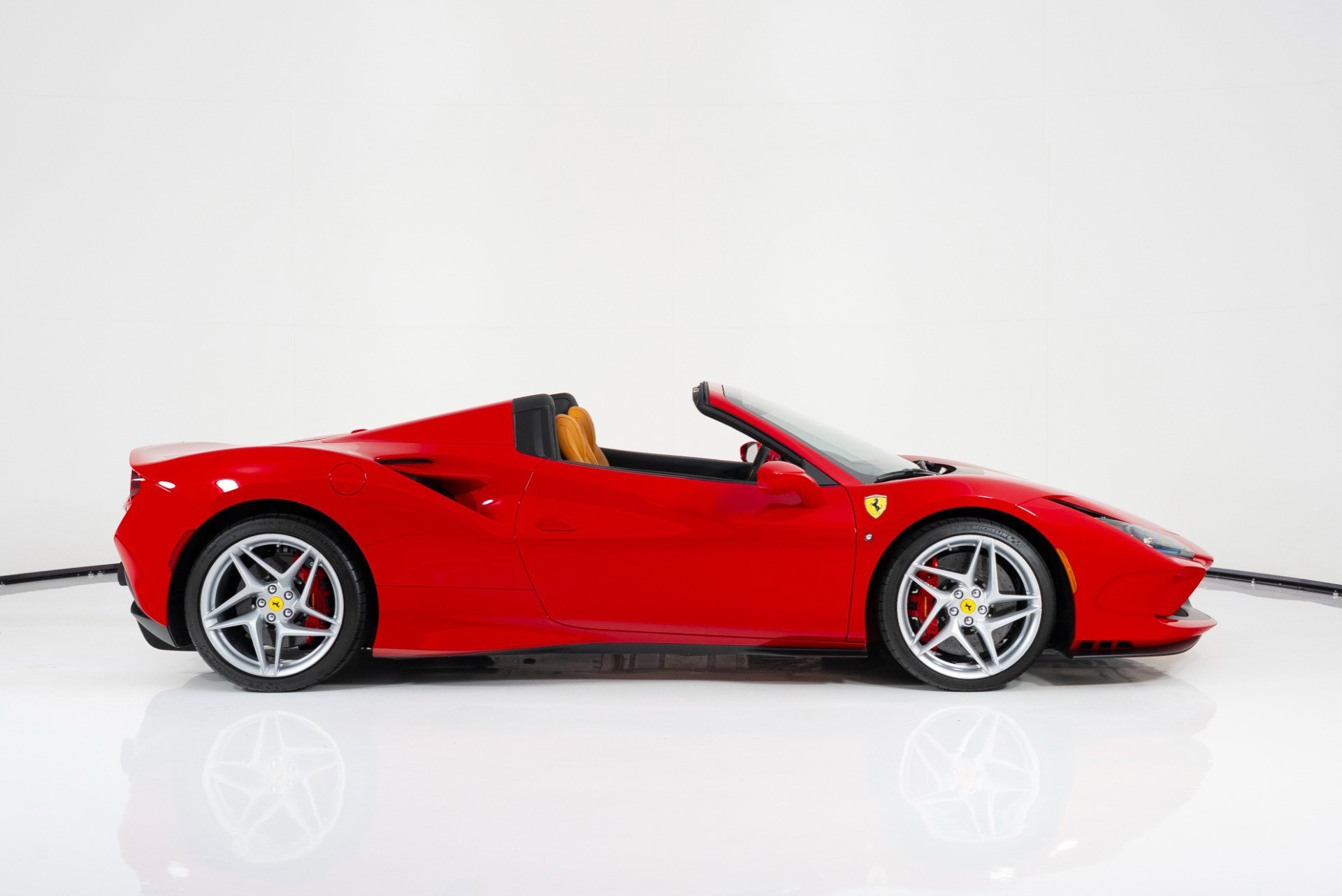 Used 2021 Ferrari F8 Tributo image 2