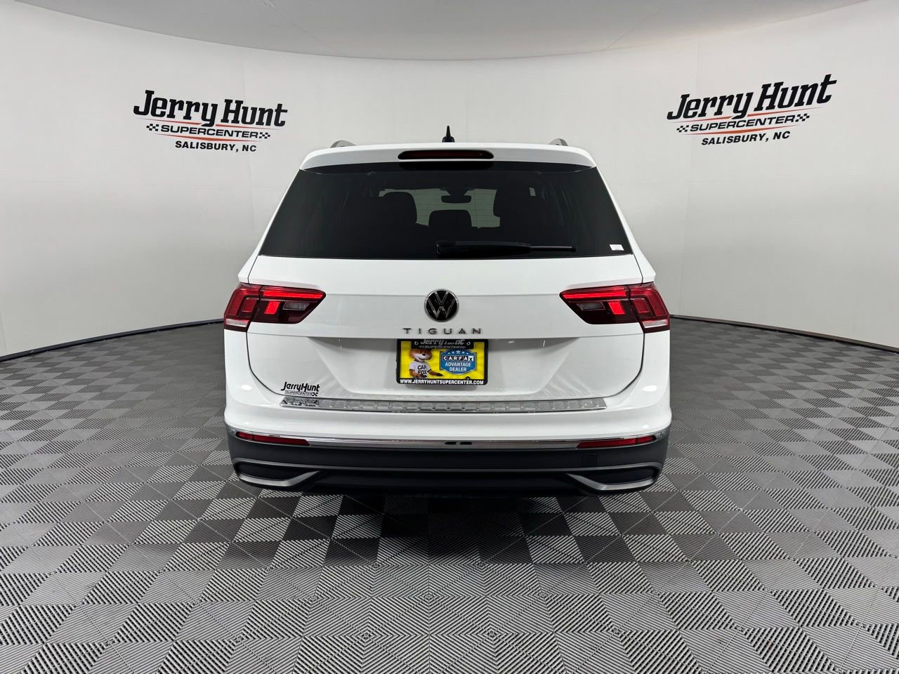 Used 2024 Volkswagen Tiguan Wolfsburg Edition image 8