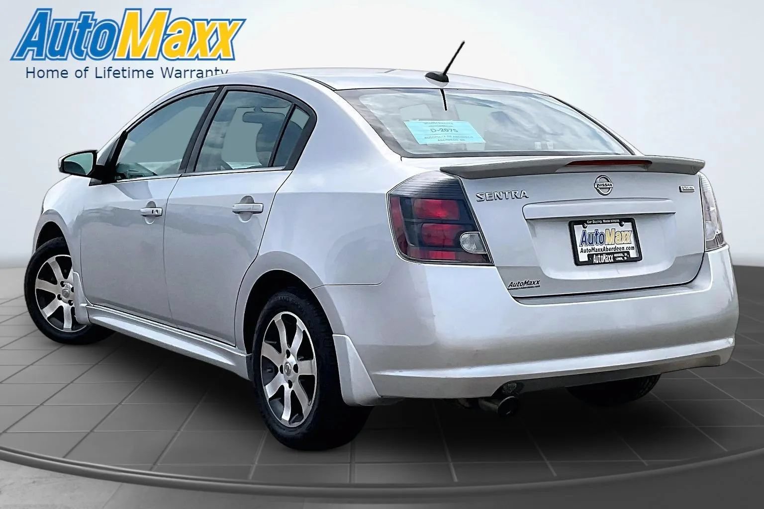 Used 2012 Nissan Sentra 2.0 SR w/ Special Edition Pkg FWD image 5