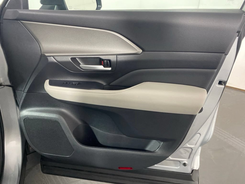 Used 2025 Toyota Grand Highlander FWD image 31