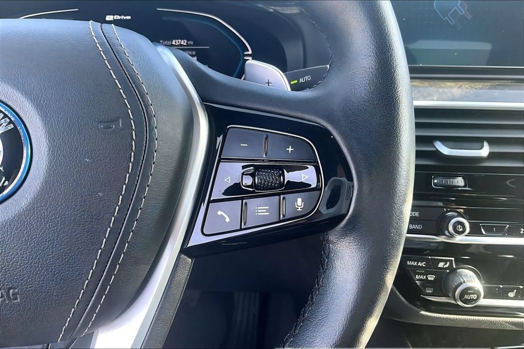 Used 2023 BMW 530e xDrive w/ Premium Package AWD/4WD image 17