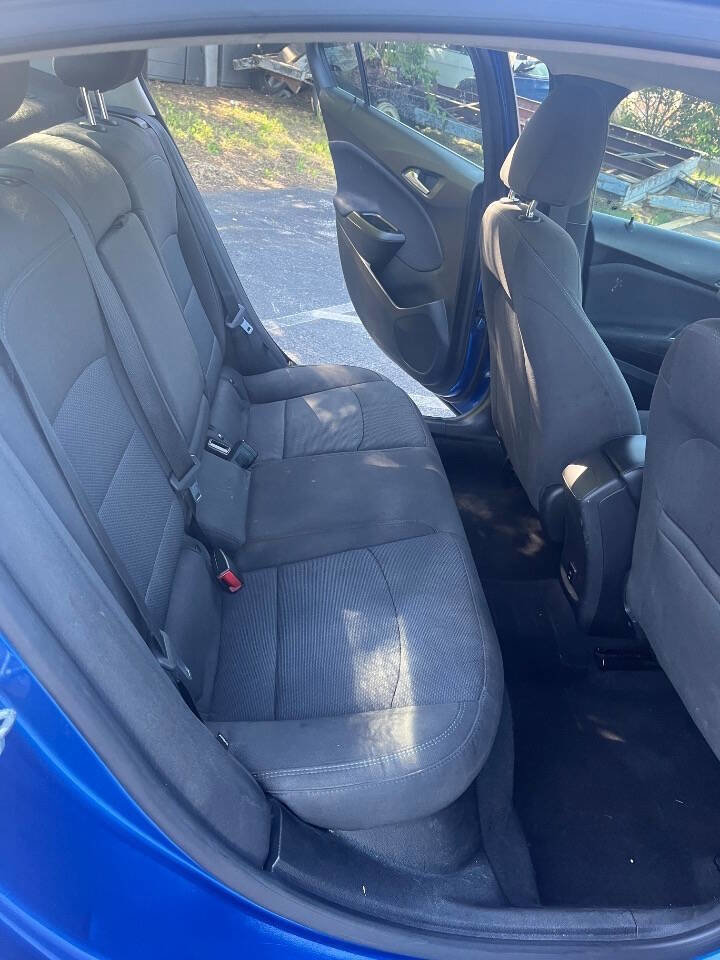 Used 2018 Chevrolet Cruze LT w/ Convenience Package FWD image 11