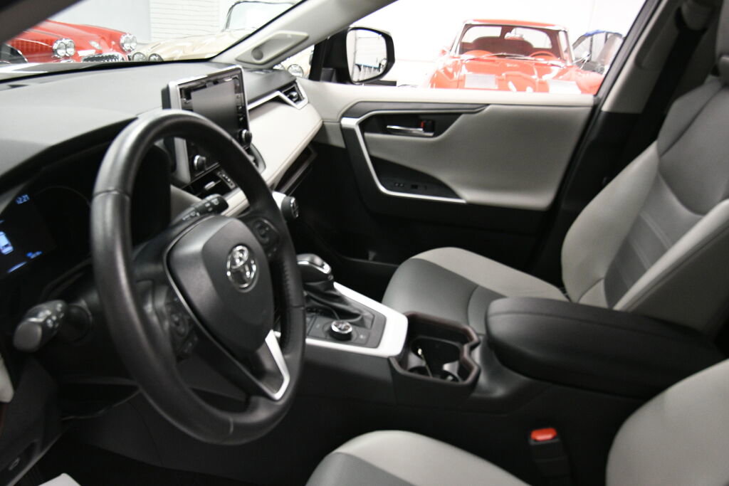 Used 2021 Toyota RAV4 Limited AWD/4WD image 22
