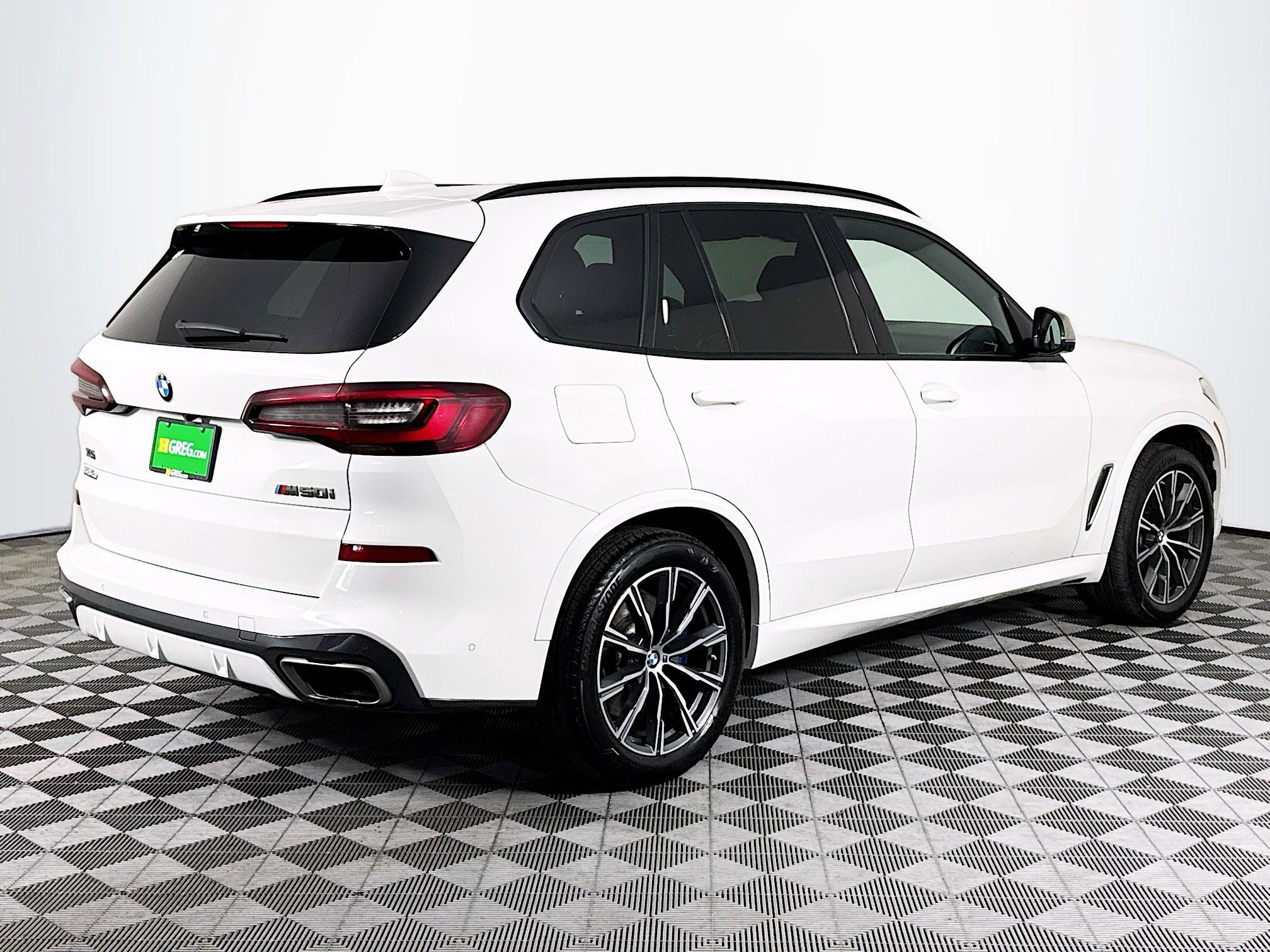 Used 2022 BMW X5 M50i w/ Parking Assistance Package image 10