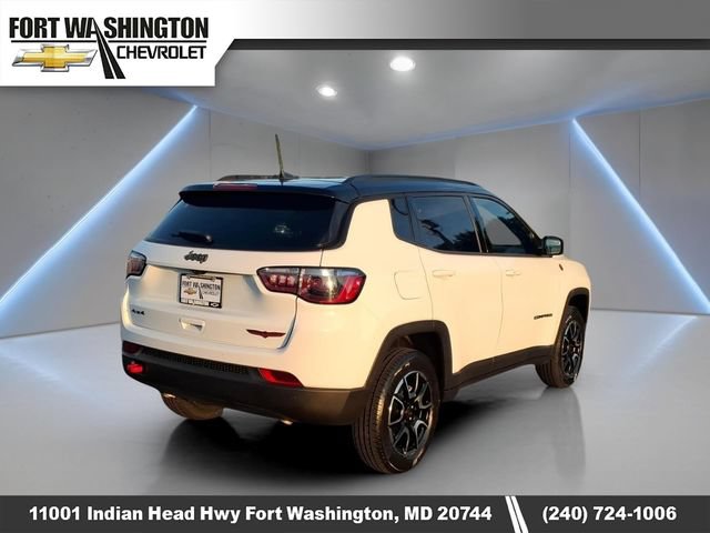Used 2025 Jeep Compass Trailhawk AWD/4WD image 3