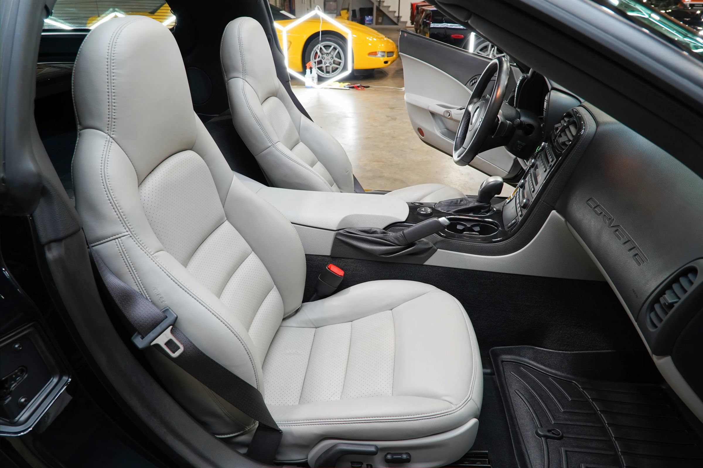 Used 2009 Chevrolet Corvette Coupe w/ Preferred Equipment Group RWD image 51