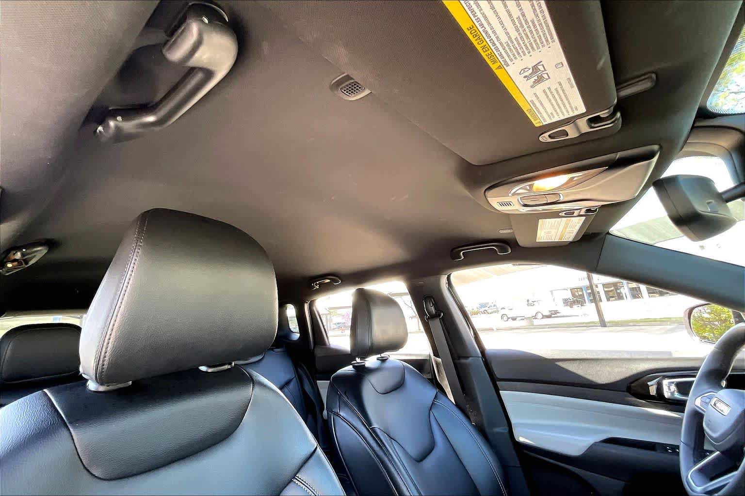 Used 2025 Jeep Compass Limited image 14
