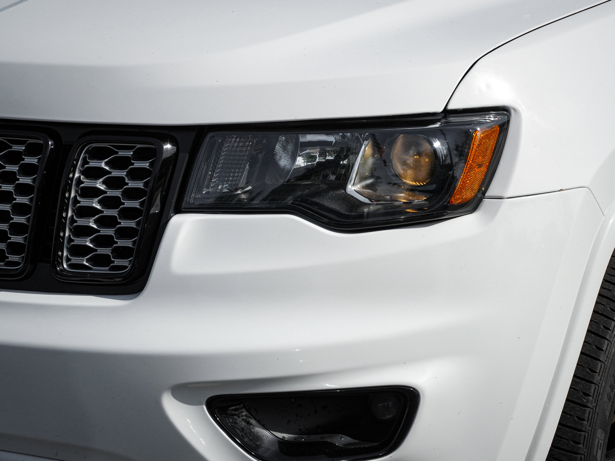 Used 2019 Jeep Grand Cherokee Altitude AWD/4WD image 6