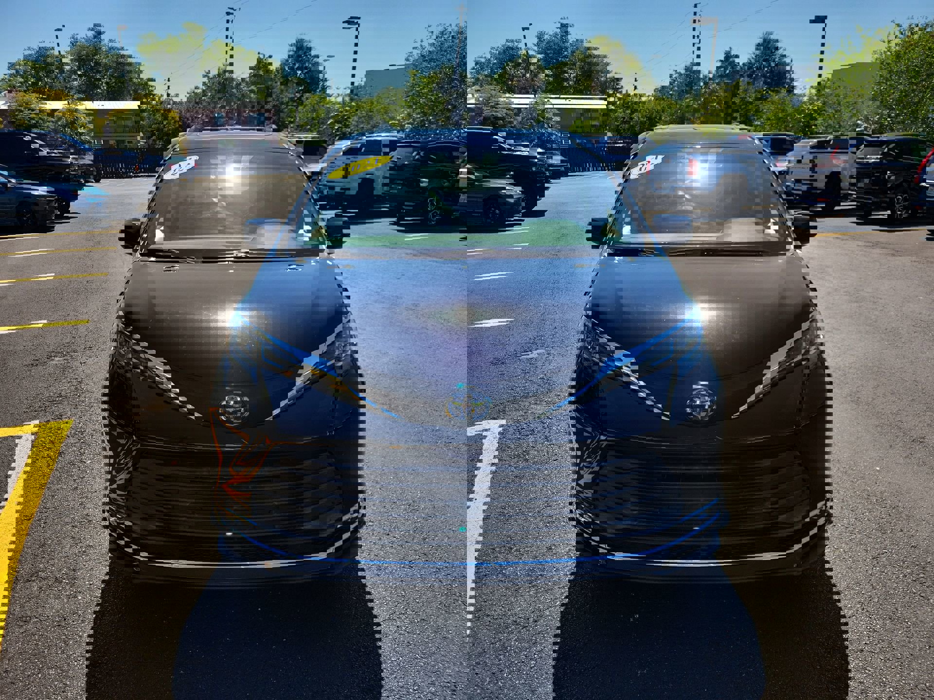 Used 2021 Toyota Sienna XLE AWD/4WD image 4