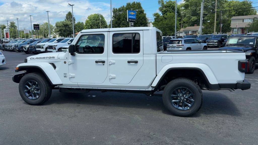New 2026 Jeep Gladiator Sport AWD/4WD image 4