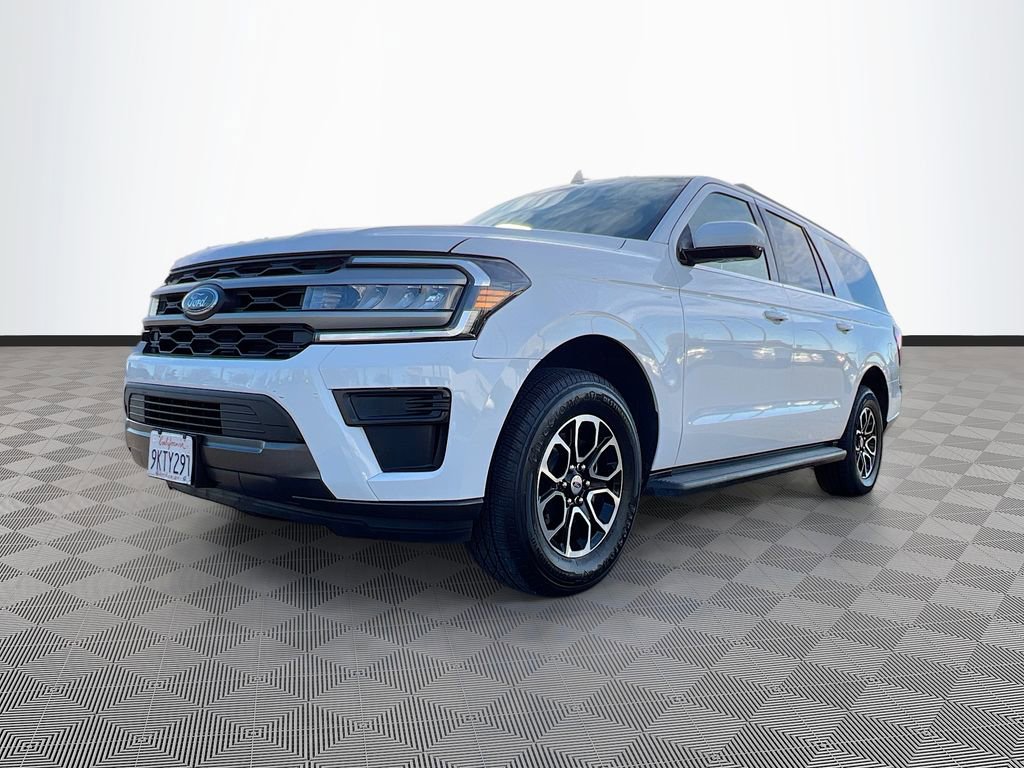 Used 2024 Ford Expedition Max XLT image 3