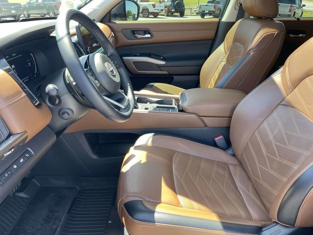 Used 2024 Nissan Pathfinder Platinum FWD image 17