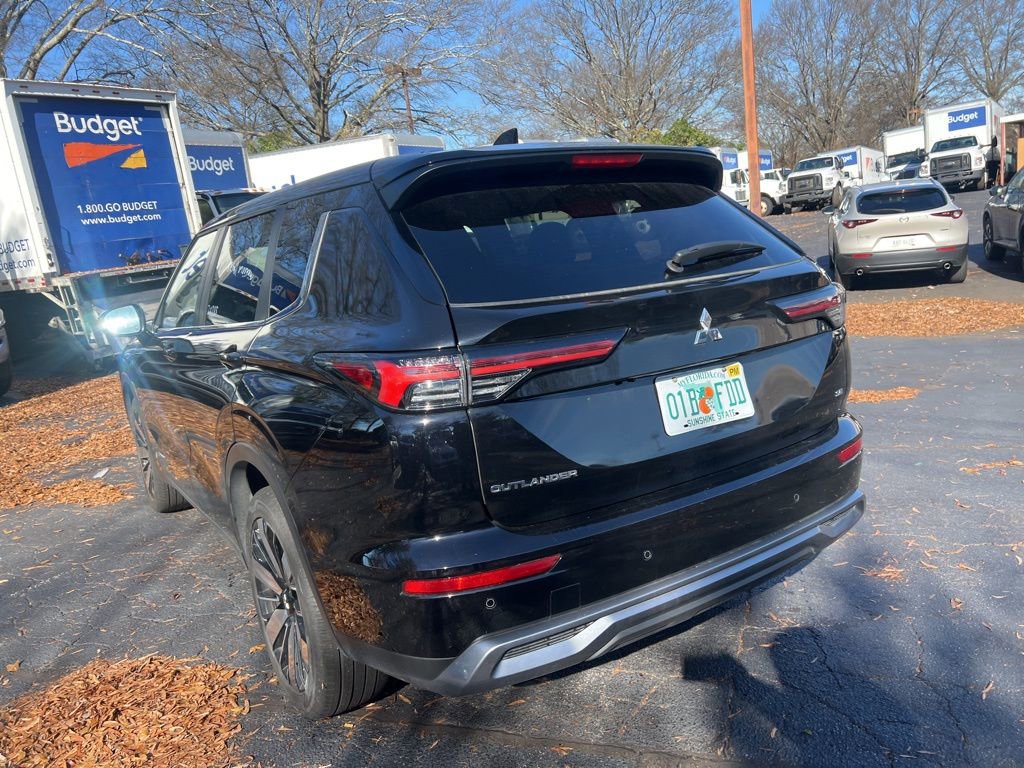 Used 2025 Mitsubishi Outlander SE image 13