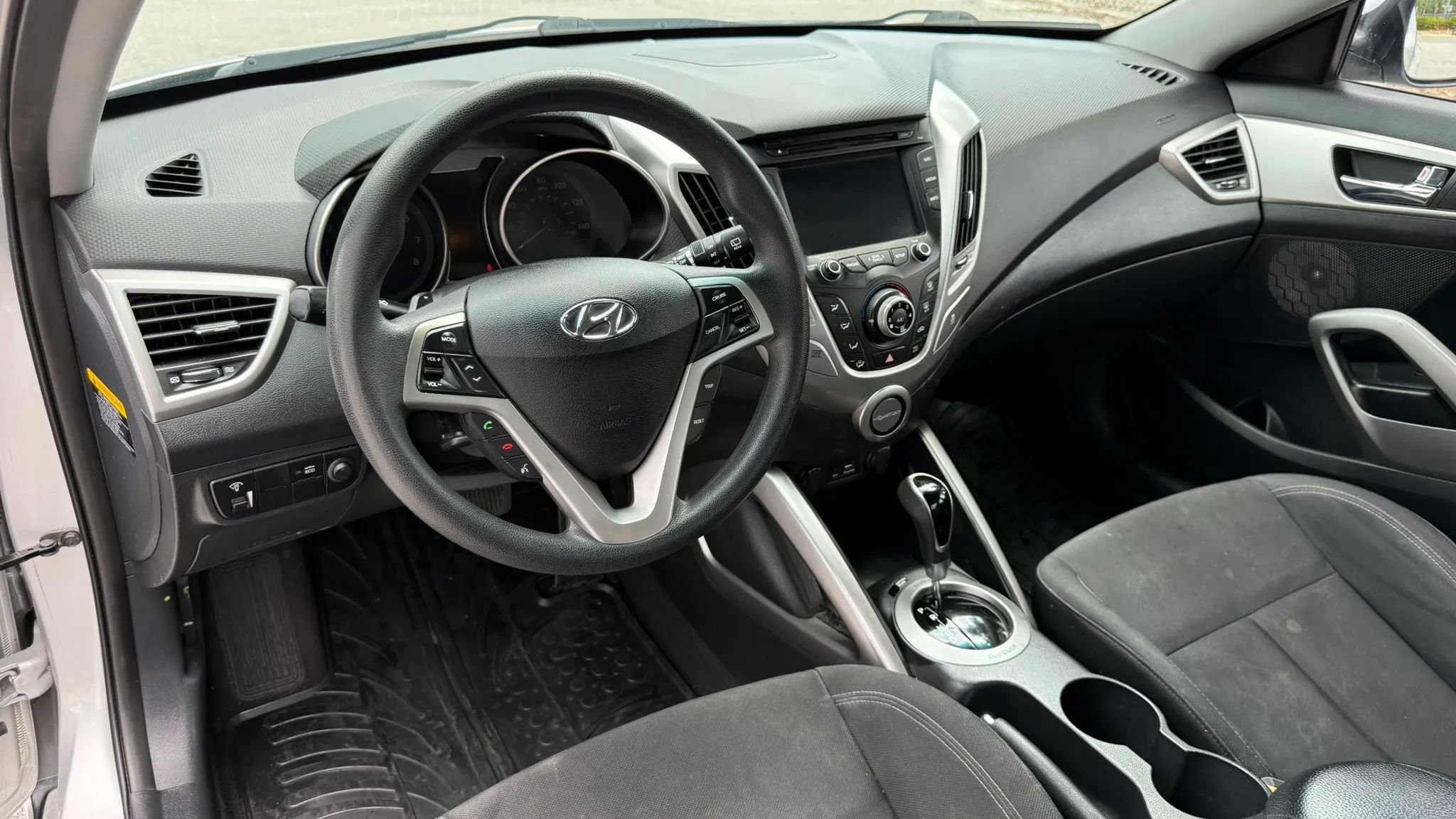 Used 2013 Hyundai Veloster FWD image 10