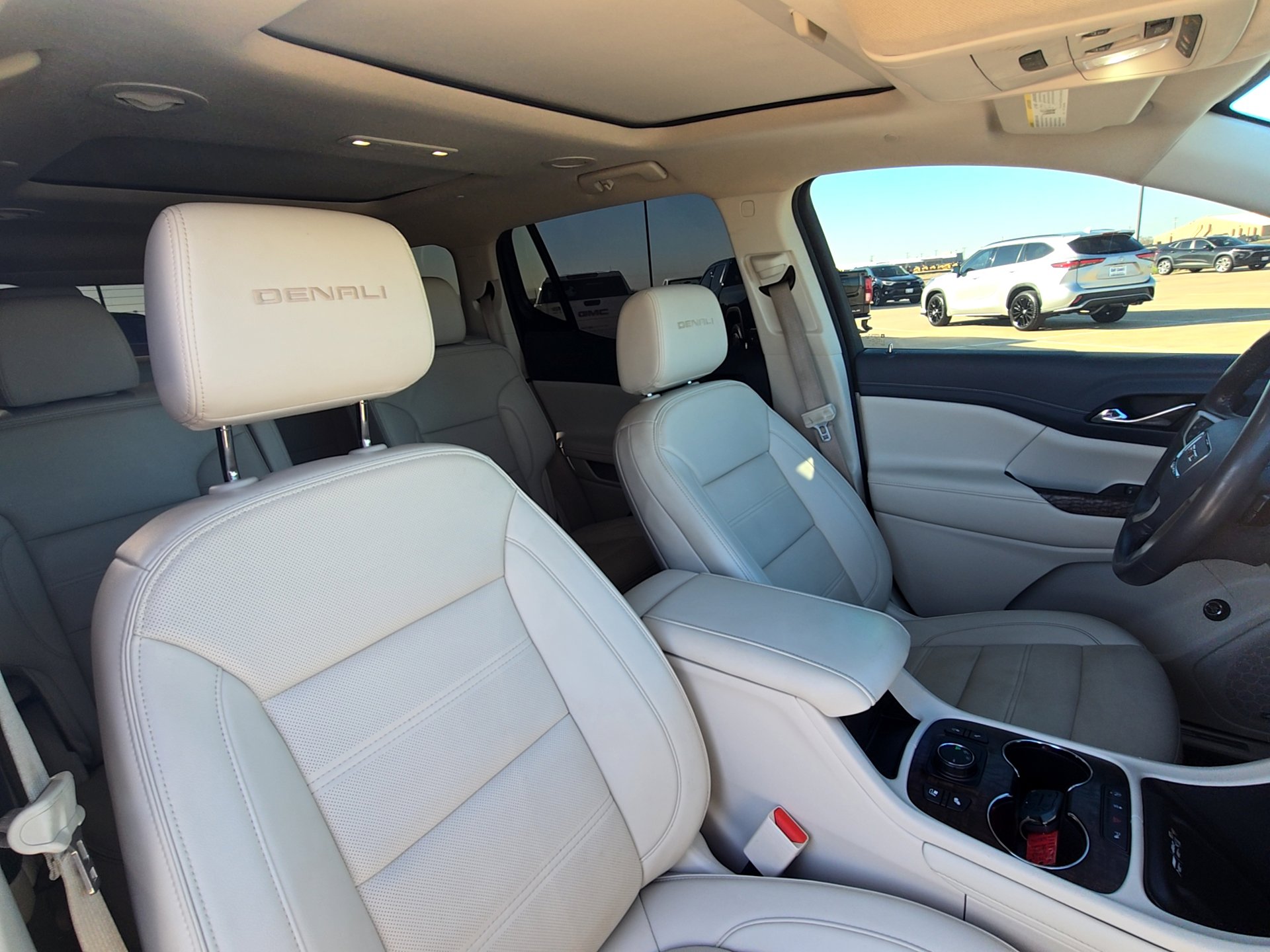 Used 2022 GMC Acadia Denali w/ Denali Ultimate Package image 11