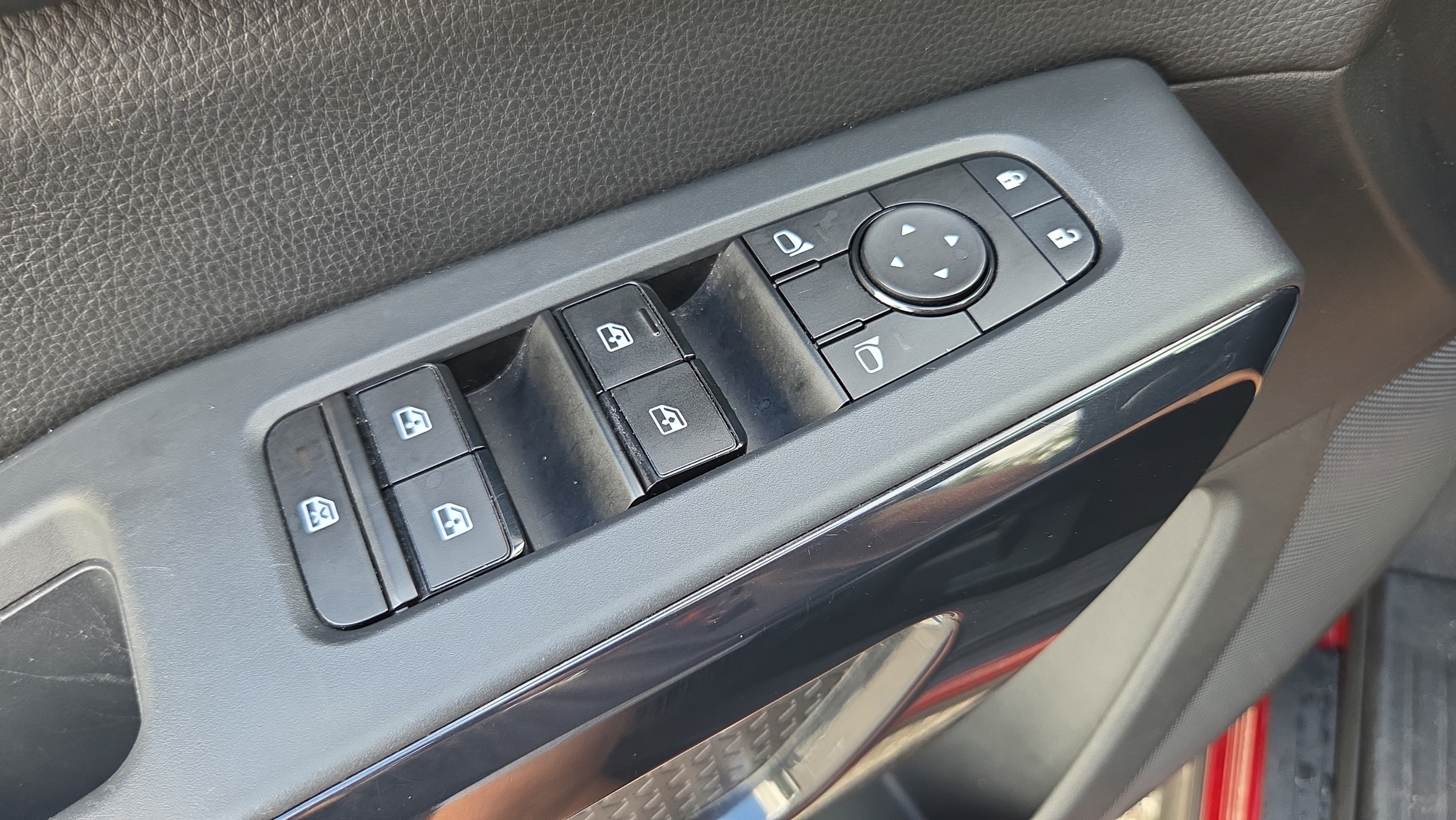 Used 2024 Nissan Pathfinder SV AWD/4WD image 32