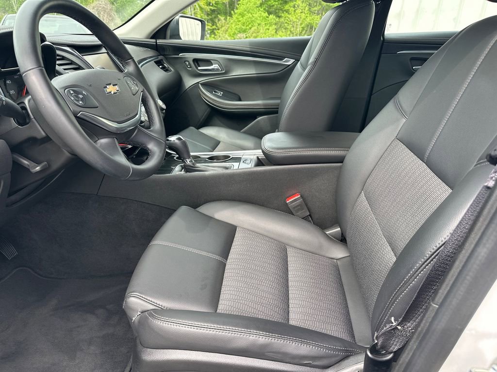 Used 2017 Chevrolet Impala LT w/ Convenience Package image 10