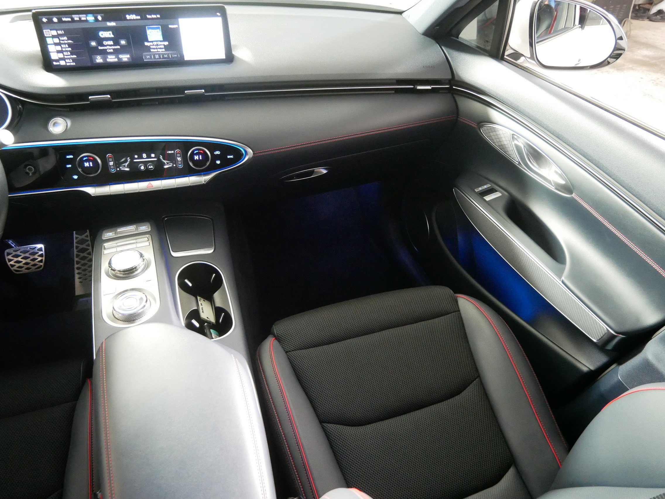 Used 2024 Genesis GV70 3.5T Sport image 11