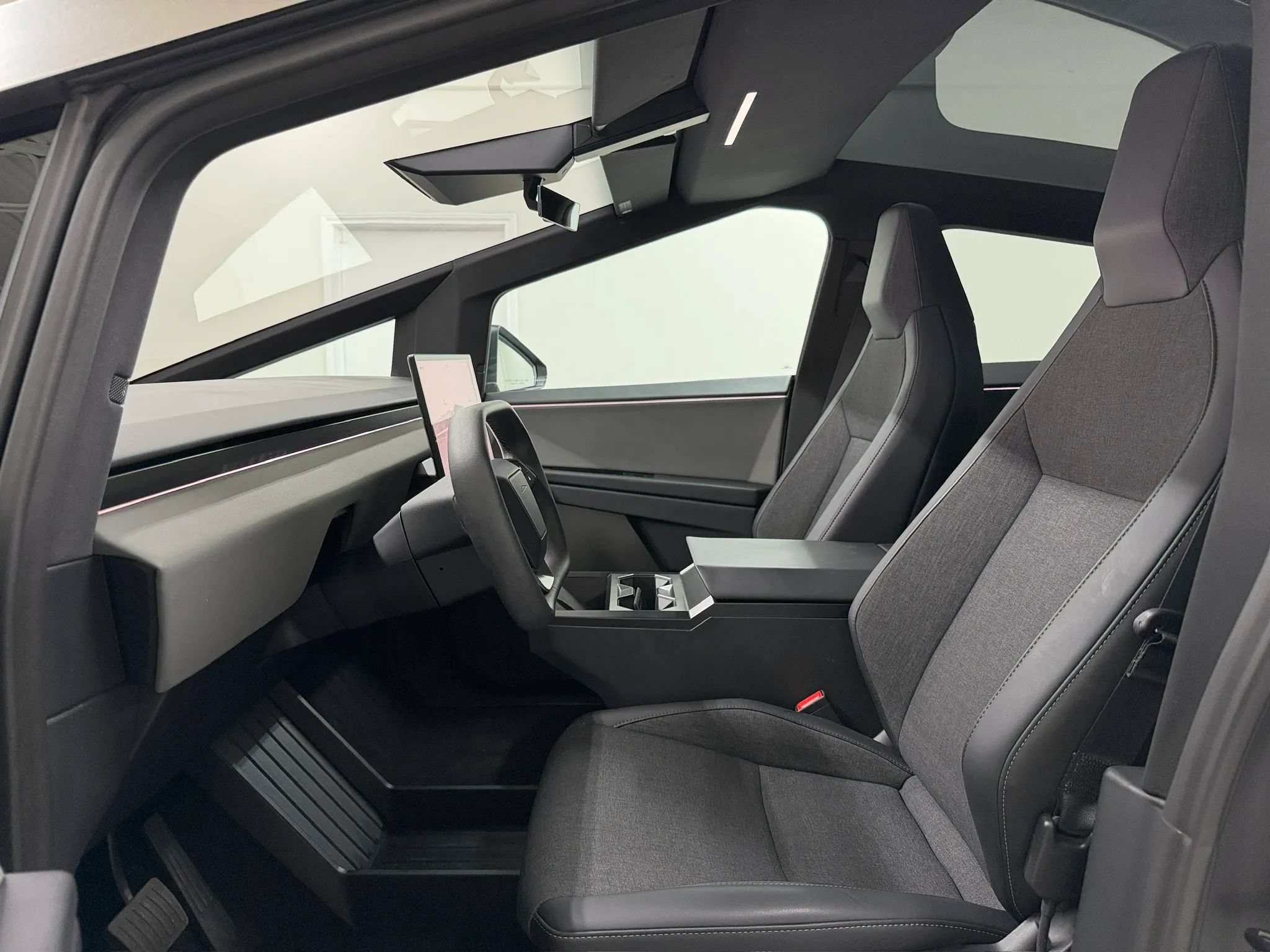 Used 2025 Tesla Cybertruck 2WD Crew Cab image 61