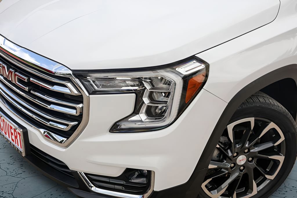 Used 2024 GMC Terrain SLT w/ Infotainment Package II AWD/4WD image 3