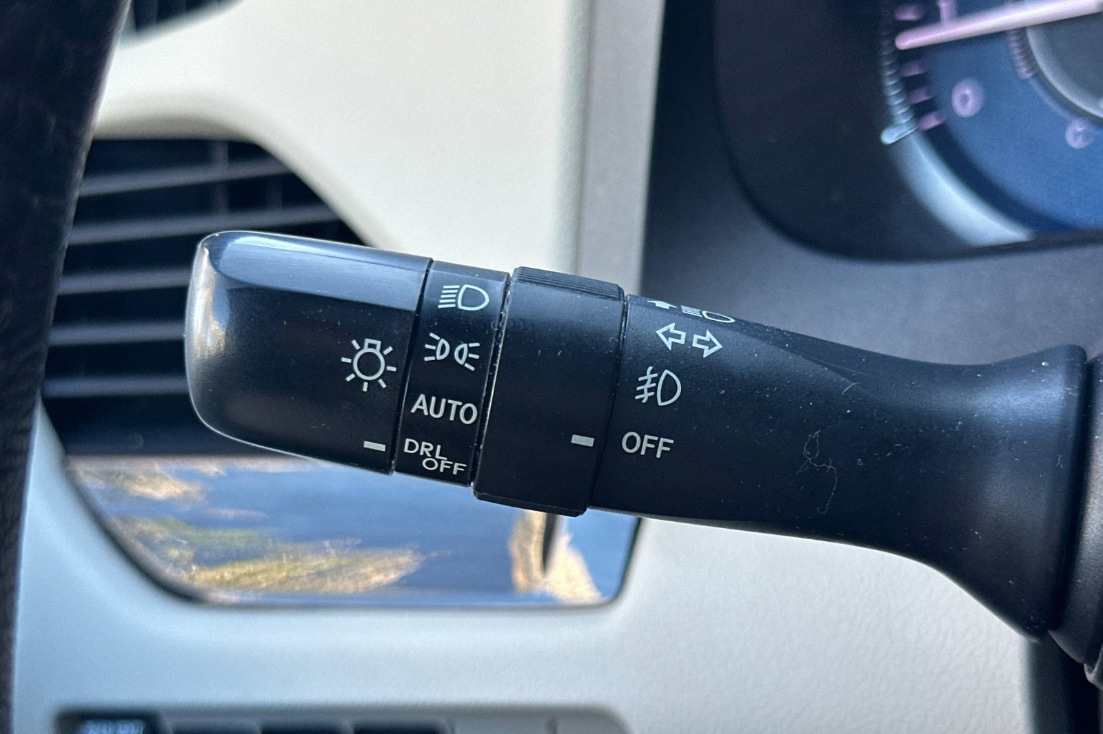 Used 2015 Toyota Sienna XLE w/ XLE Navigation Package image 33