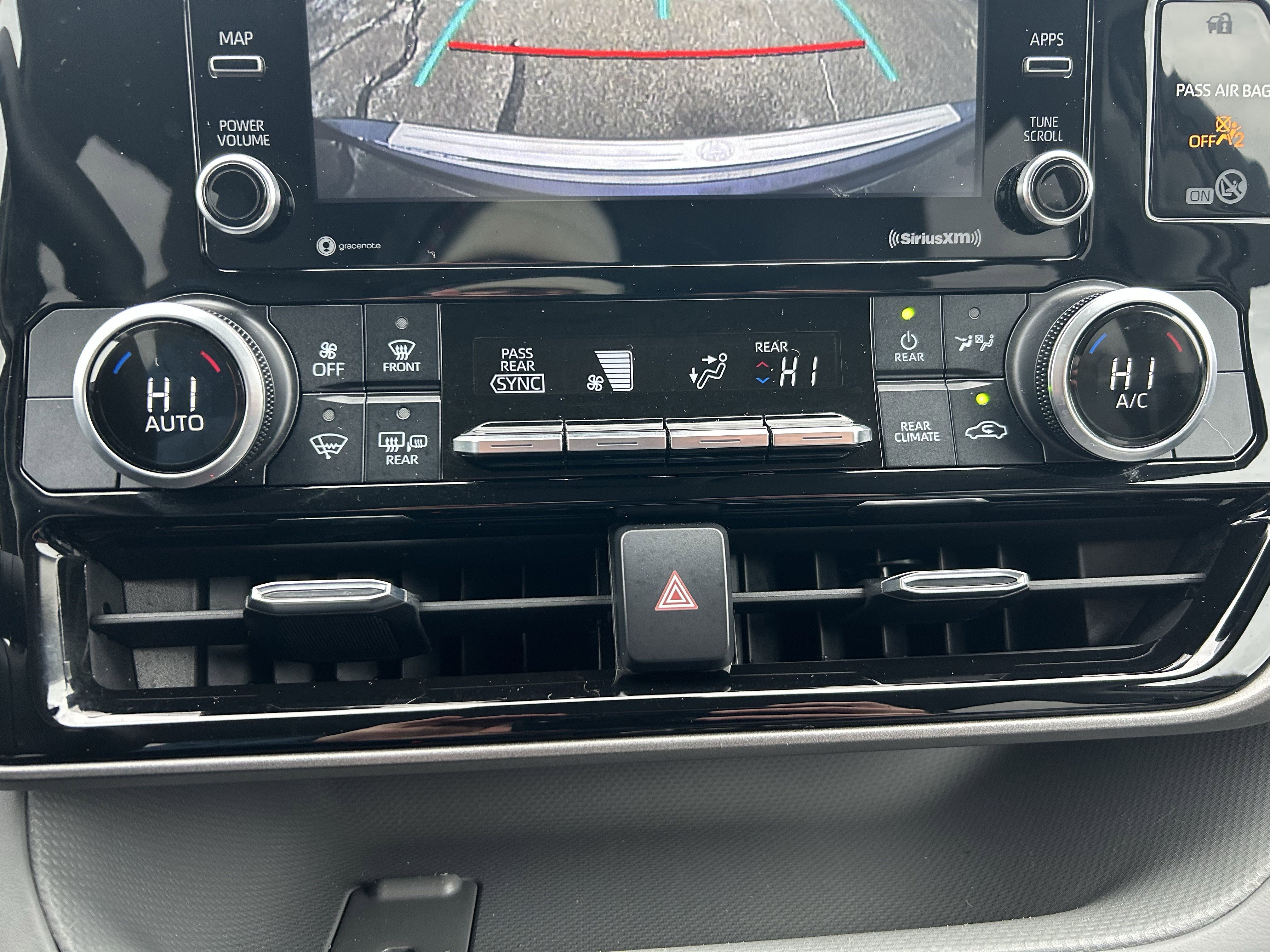 Used 2021 Toyota Highlander L image 14