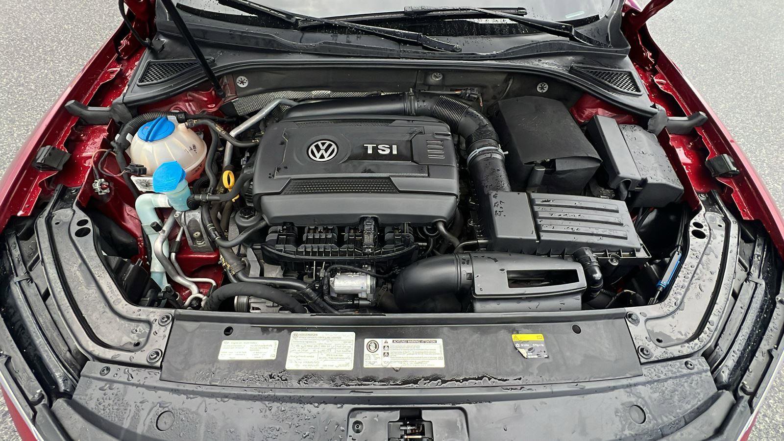 Used 2017 Volkswagen Passat 1.8T R-Line w/ R-Line Lighting Package image 10