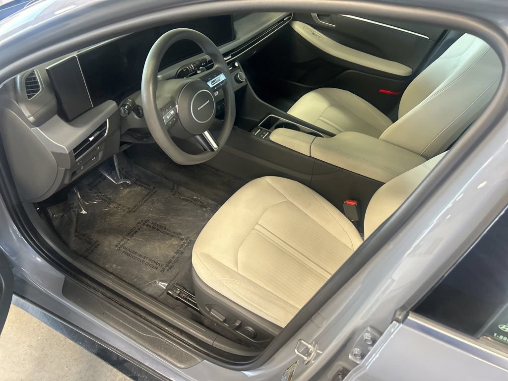 Used 2025 Hyundai Sonata SEL FWD image 3