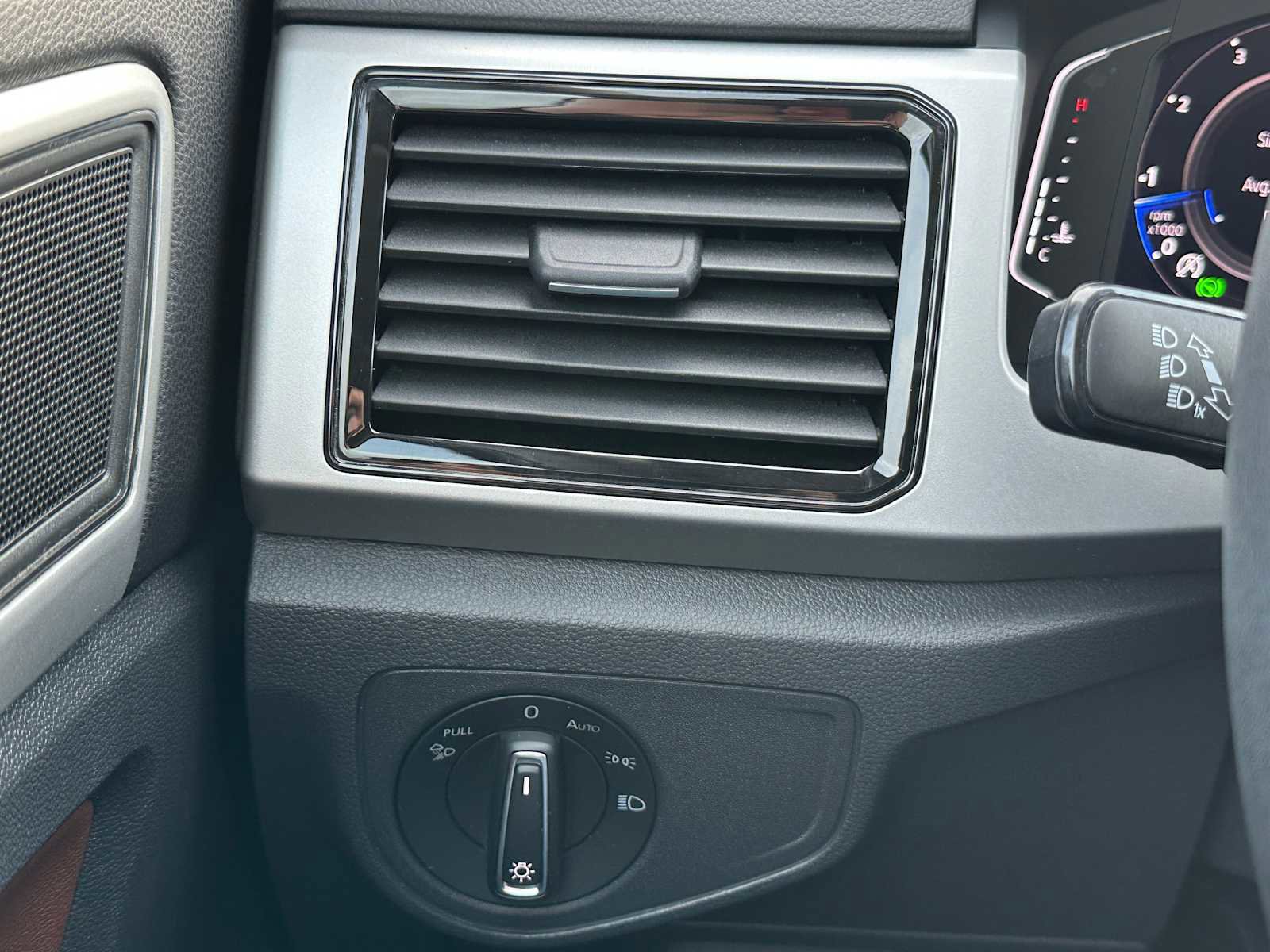 Used 2022 Volkswagen Atlas SE image 33