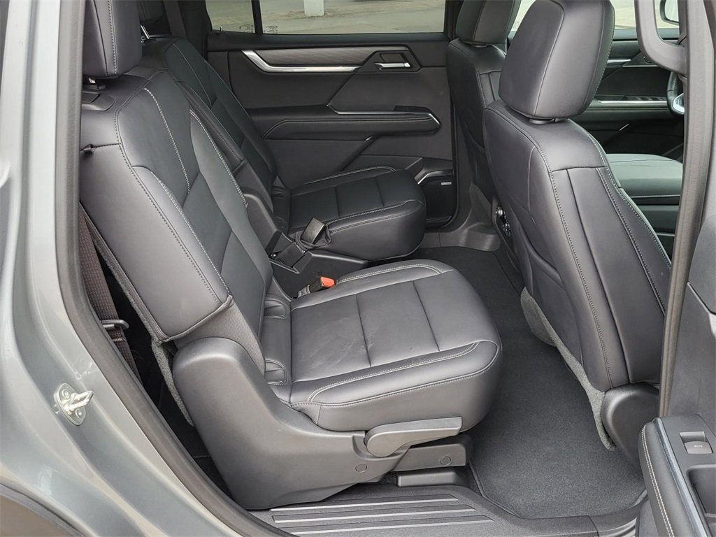 Used 2024 GMC Acadia Elevation w/ Black Edition image 11