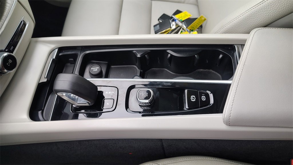 Certified 2023 Volvo XC60 B5 Plus w/ Climate Package image 22