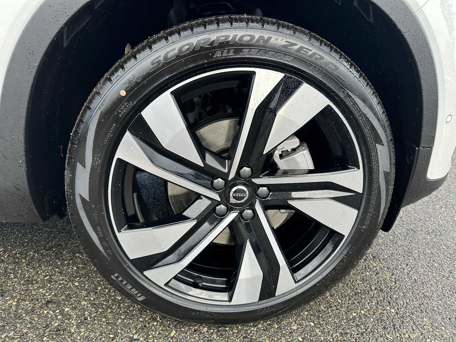 New 2026 Volvo XC40 B5 Ultra w/ Climate Package image 9