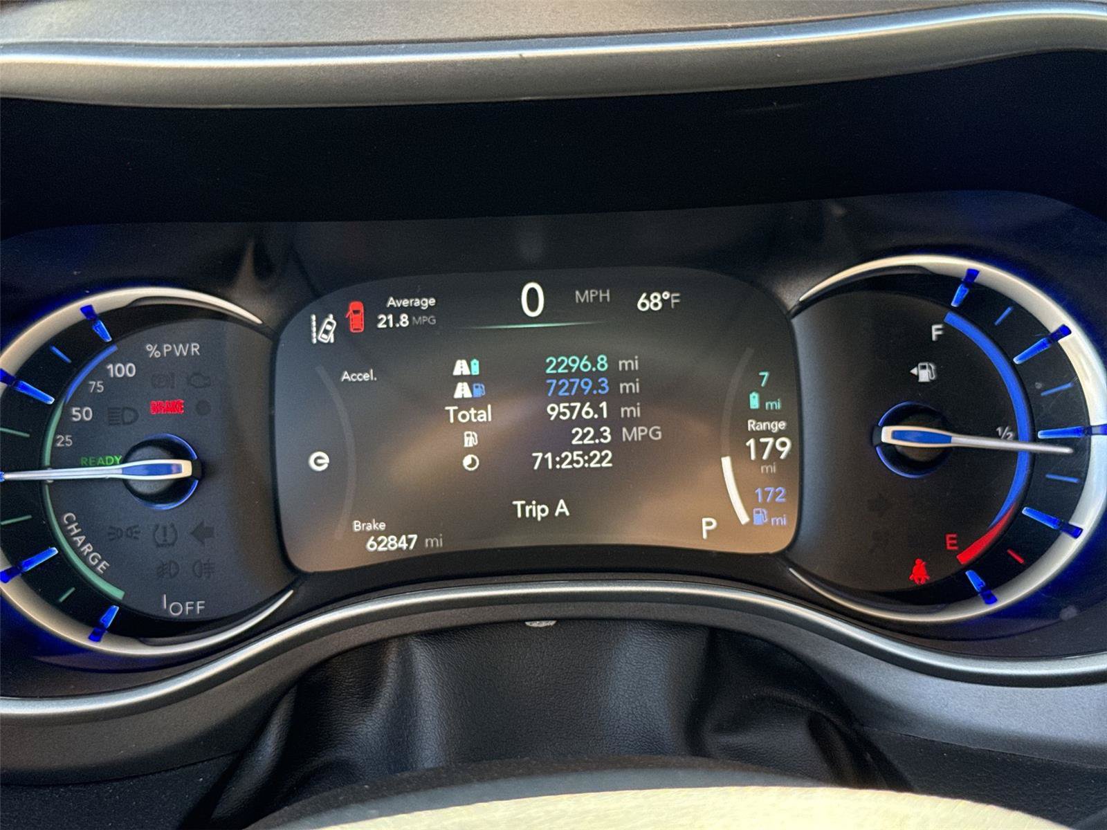 Used 2023 Chrysler Pacifica Touring-L FWD image 10