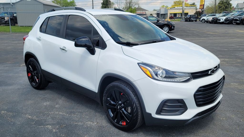 Used 2018 Chevrolet Trax LT w/ Redline Edition FWD image 2
