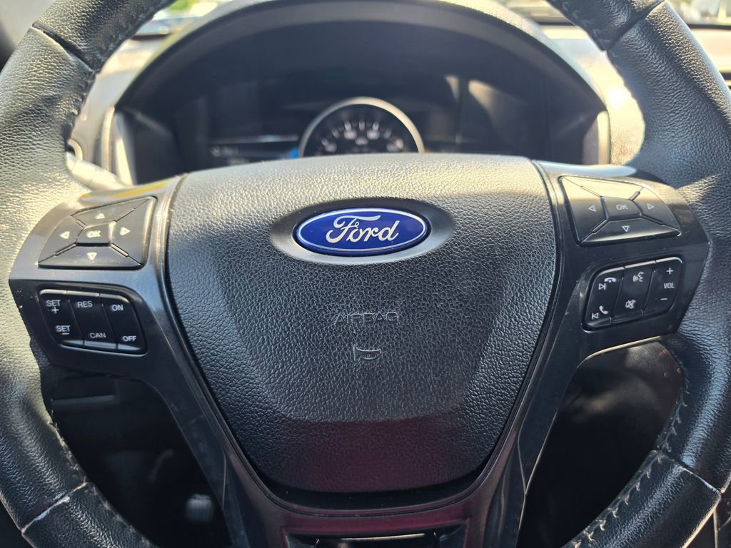 Used 2019 Ford Explorer XLT w/ Equipment Group 202A AWD/4WD image 18