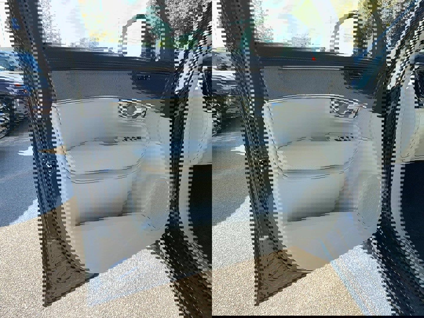 New 2026 Volvo XC90 B6 Ultra w/ Protection Package image 13