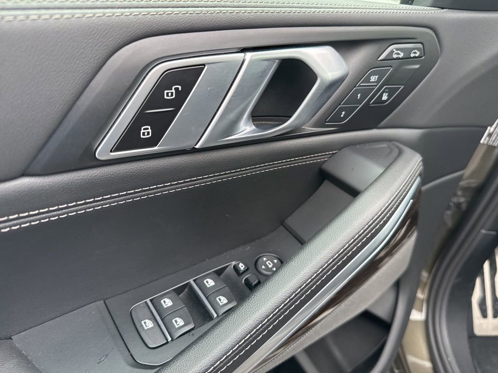 Used 2024 BMW X6 xDrive40i w/ Premium Package image 8