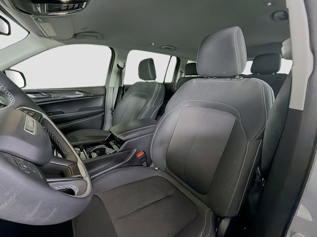 Used 2023 Jeep Grand Cherokee L Laredo w/ Luxury Tech Group I RWD image 12
