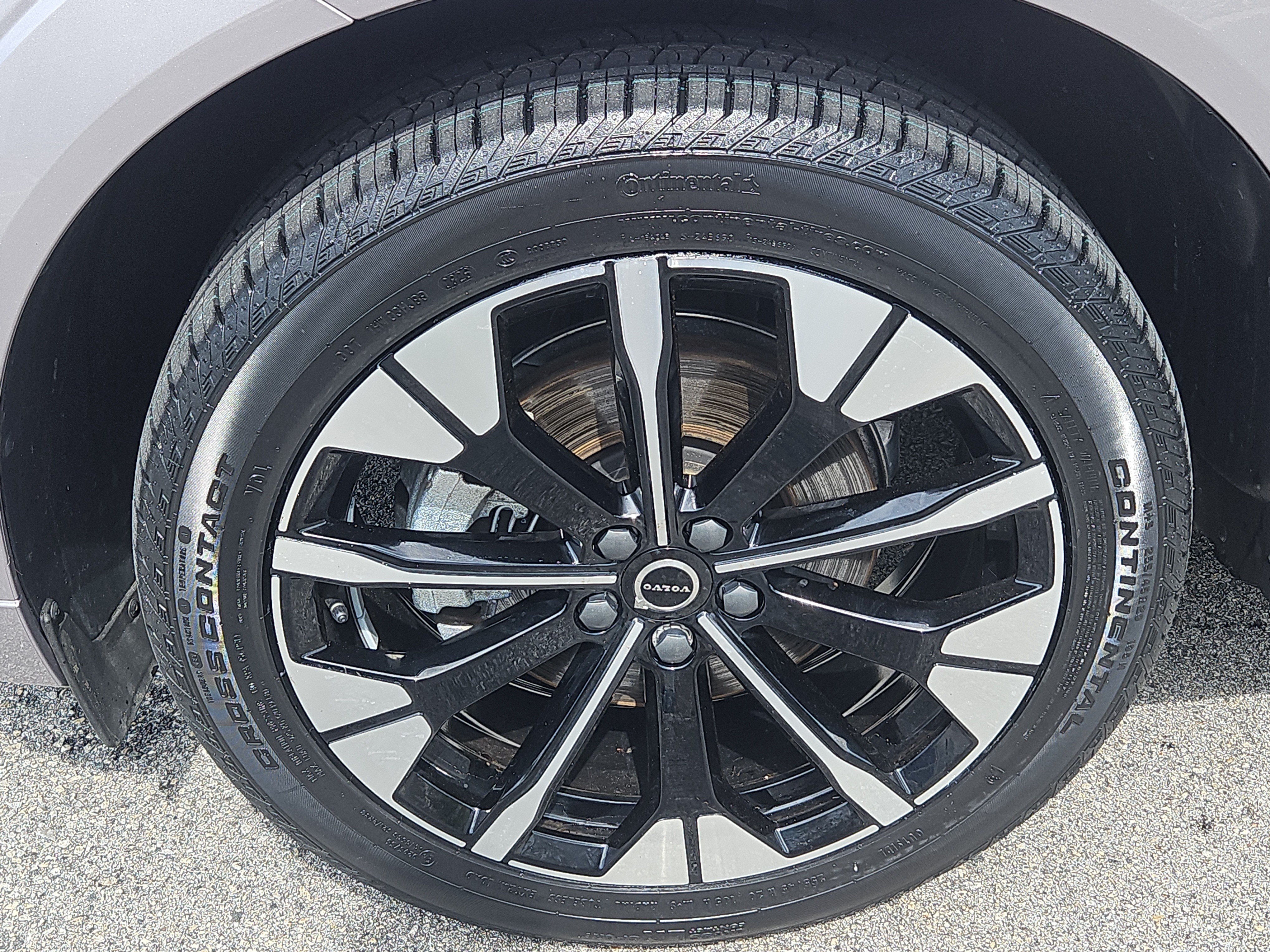 Used 2026 Volvo XC60 B5 Plus w/ Protection Package Premier AWD/4WD image 4