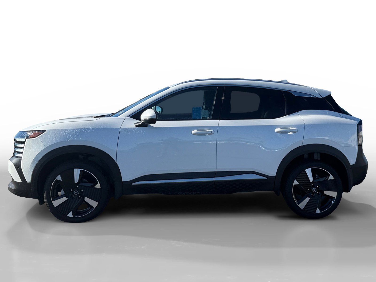 Used 2025 Nissan Kicks SR image 2