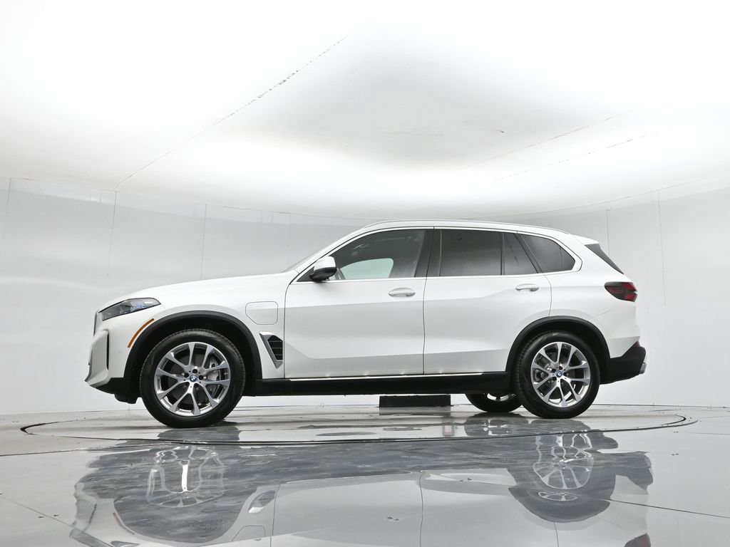 Used 2025 BMW X5 xDrive50e AWD/4WD image 55