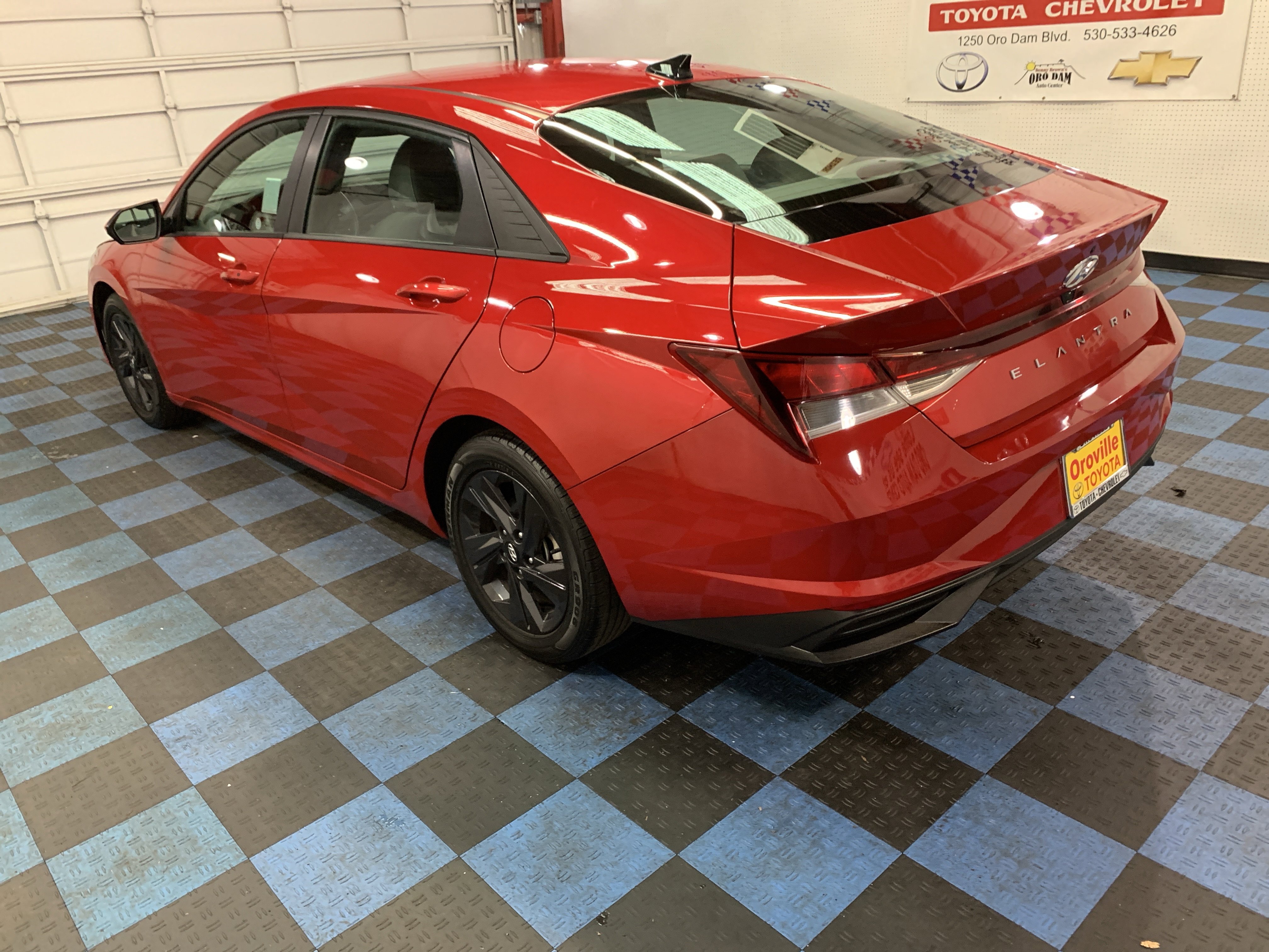 Used 2023 Hyundai Elantra SEL image 3