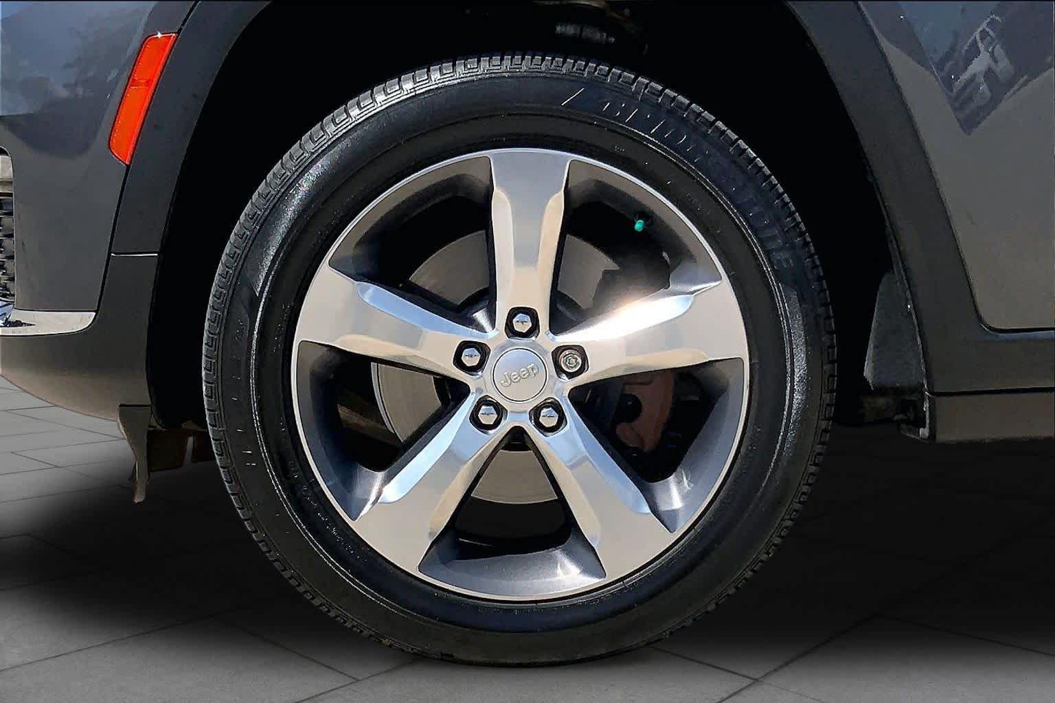 Used 2021 Jeep Grand Cherokee L Limited RWD image 11
