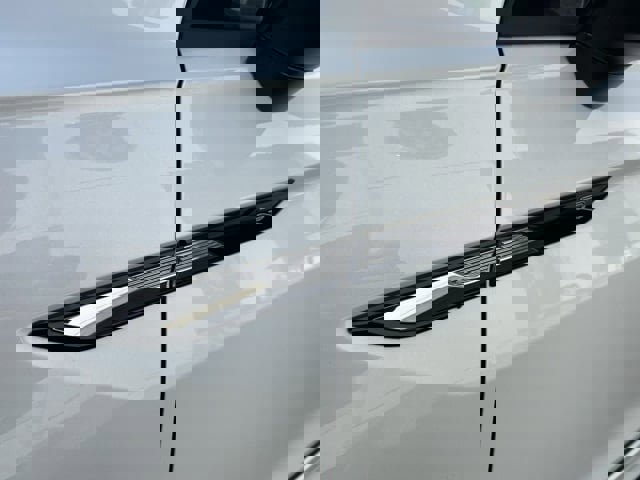 Used 2023 Volkswagen Tiguan SE R-Line image 9